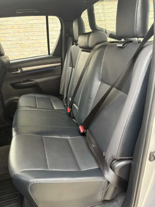 Toyota Hilux      2021