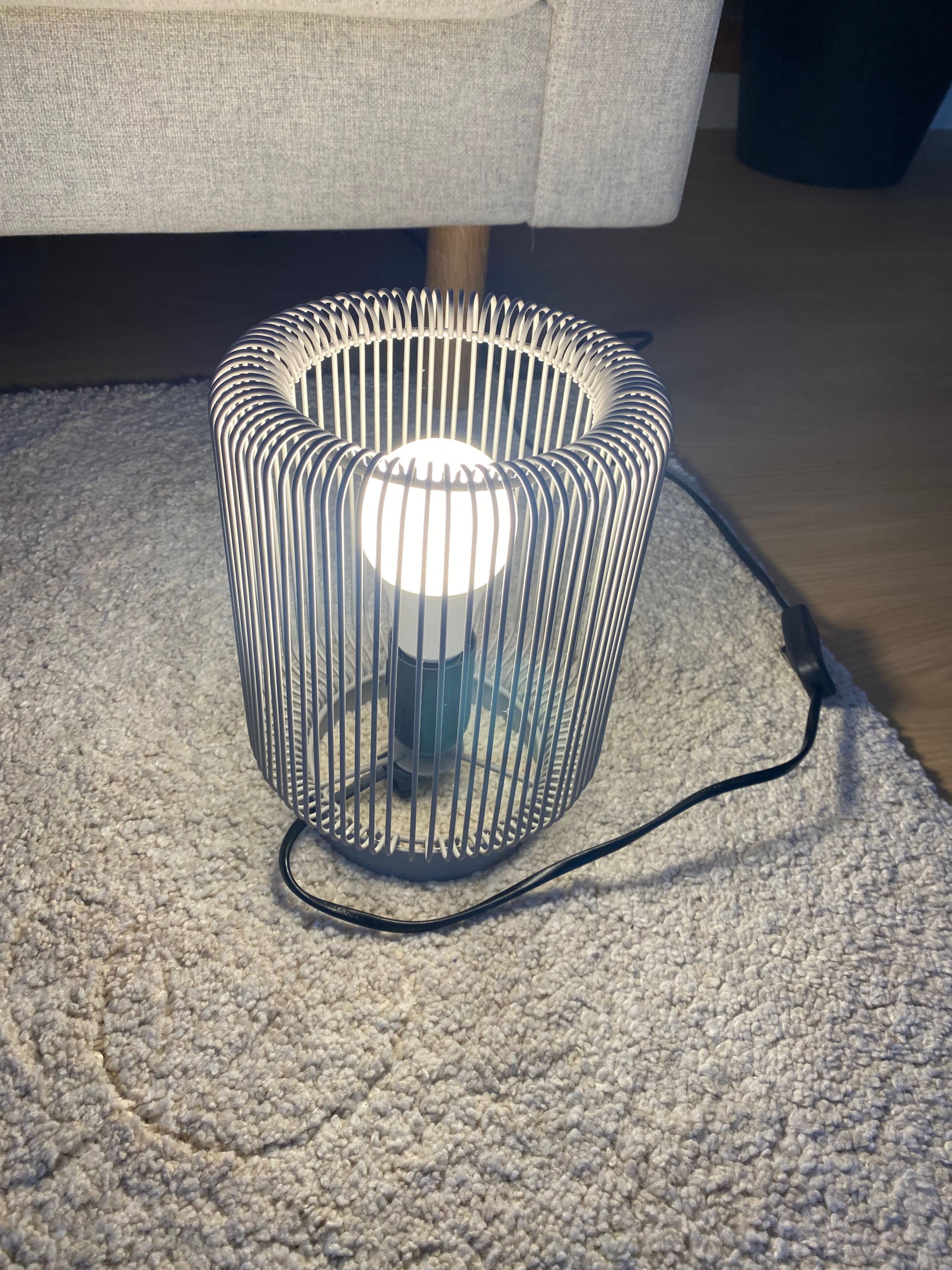 Lampa lampka stołowa, szara, metalowa w industrialnym stylu