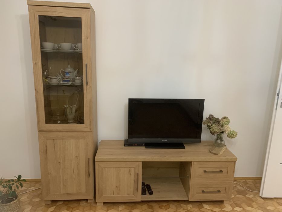 Witrynka i szafka rtv do salonu