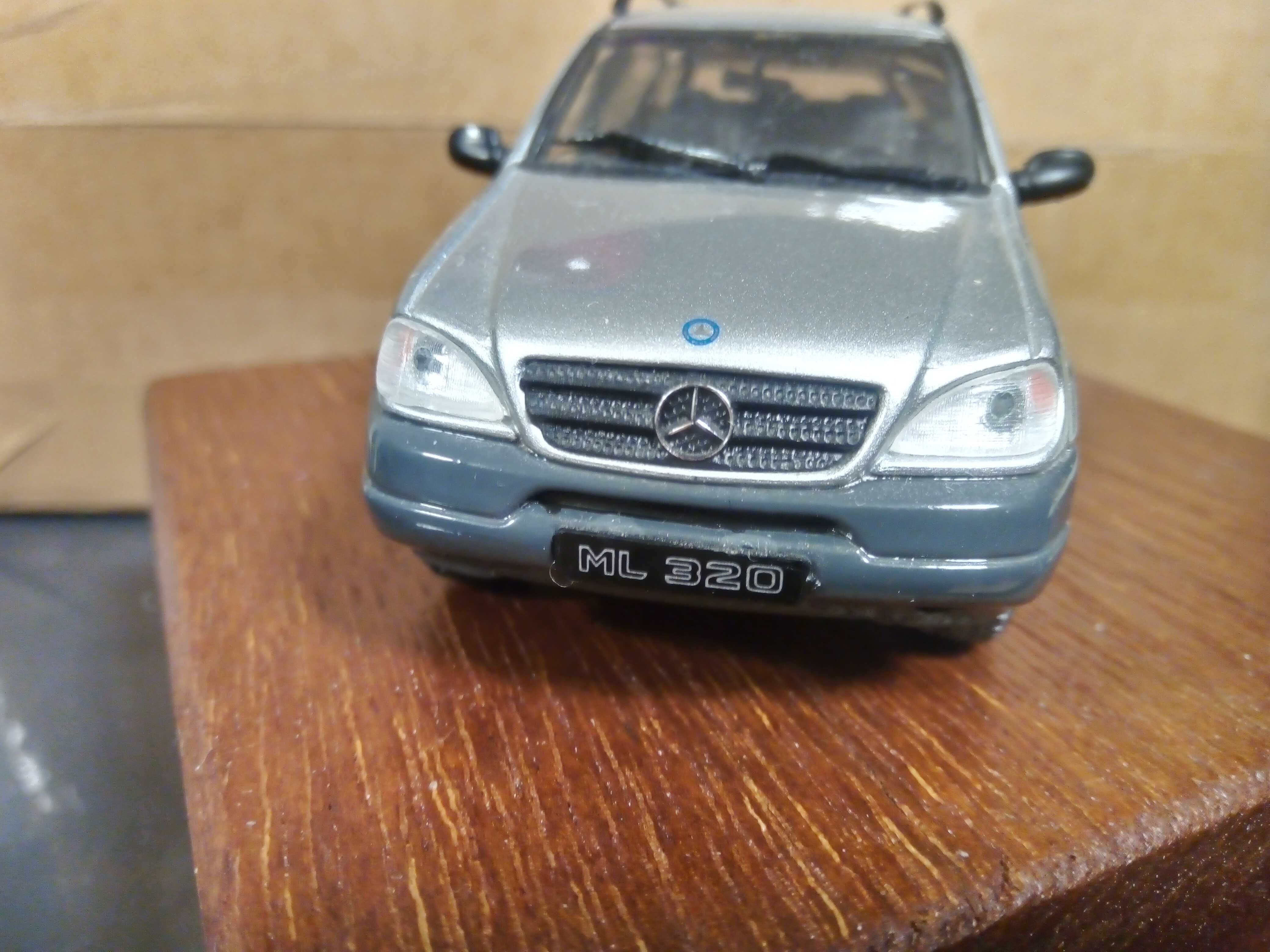 Vitesse mercedes ml klasa srebrny 1;43