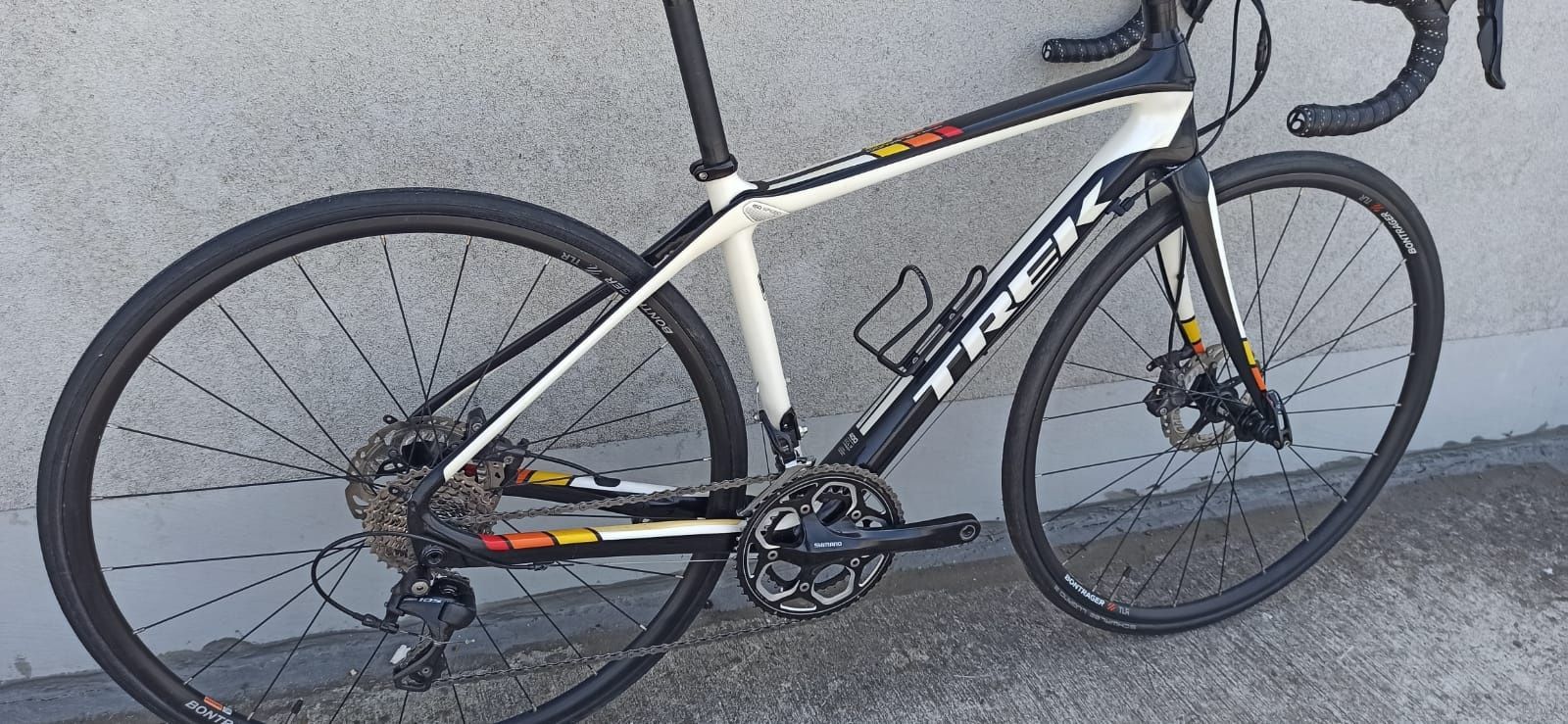 TREK DOMANE 4.3 DISC, Shimano 105(hydraulika/sztywna oś),Rozmiar 50/XS