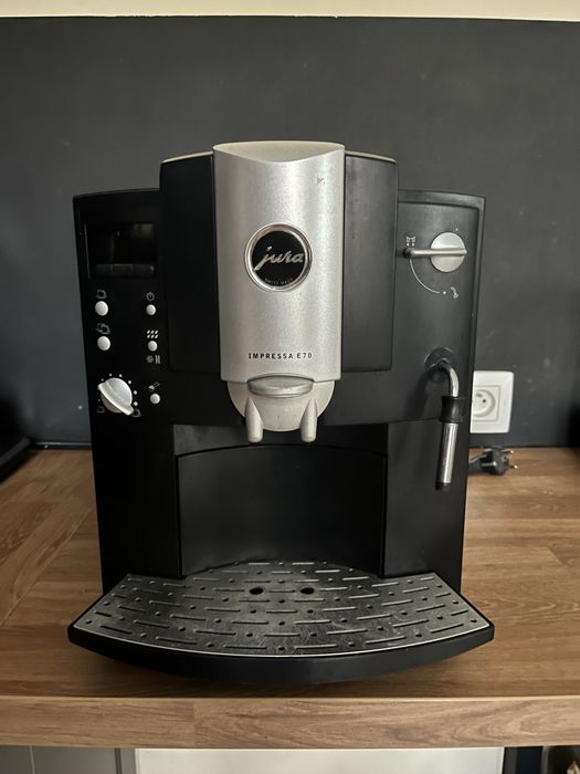 Ekspres maszyna do kawy Jura Impressa E70 czarna spieniacz mleka kawa