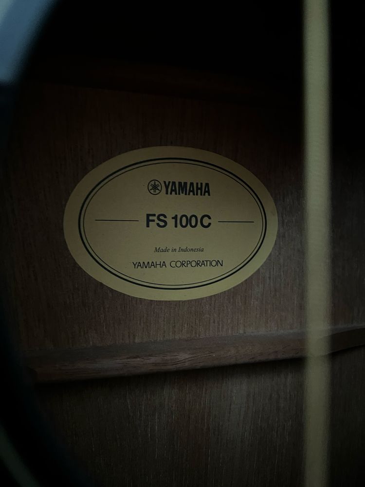 Акустична гітара Yamaha FS 100C