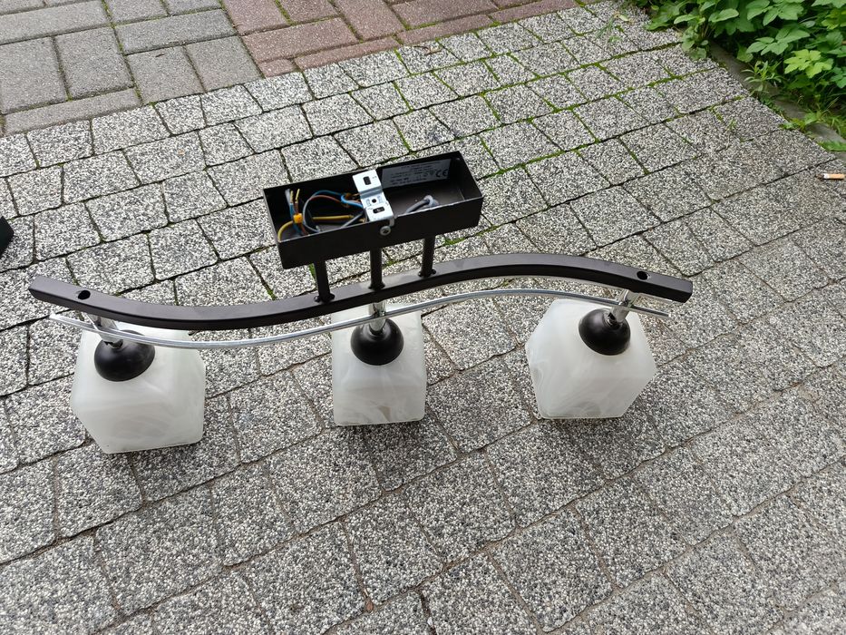Komplet (szafa komoda karnisz lampa wisząca kinkiet stojący)