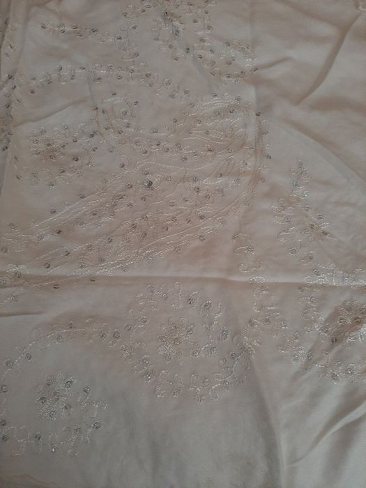 Echarpes Grande branca com apliques+ oferta echarpe