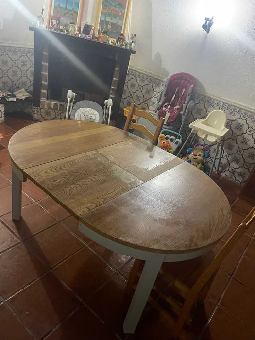 Mesa e cadeiras sala