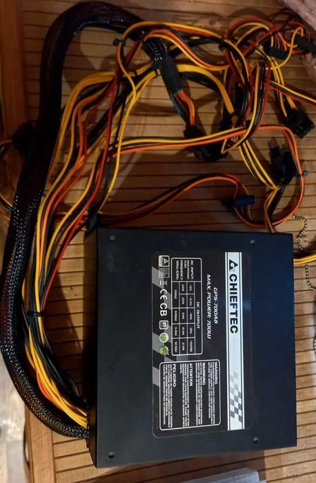 Продам Блок живлення Chieftec GPS-700A8 700 W