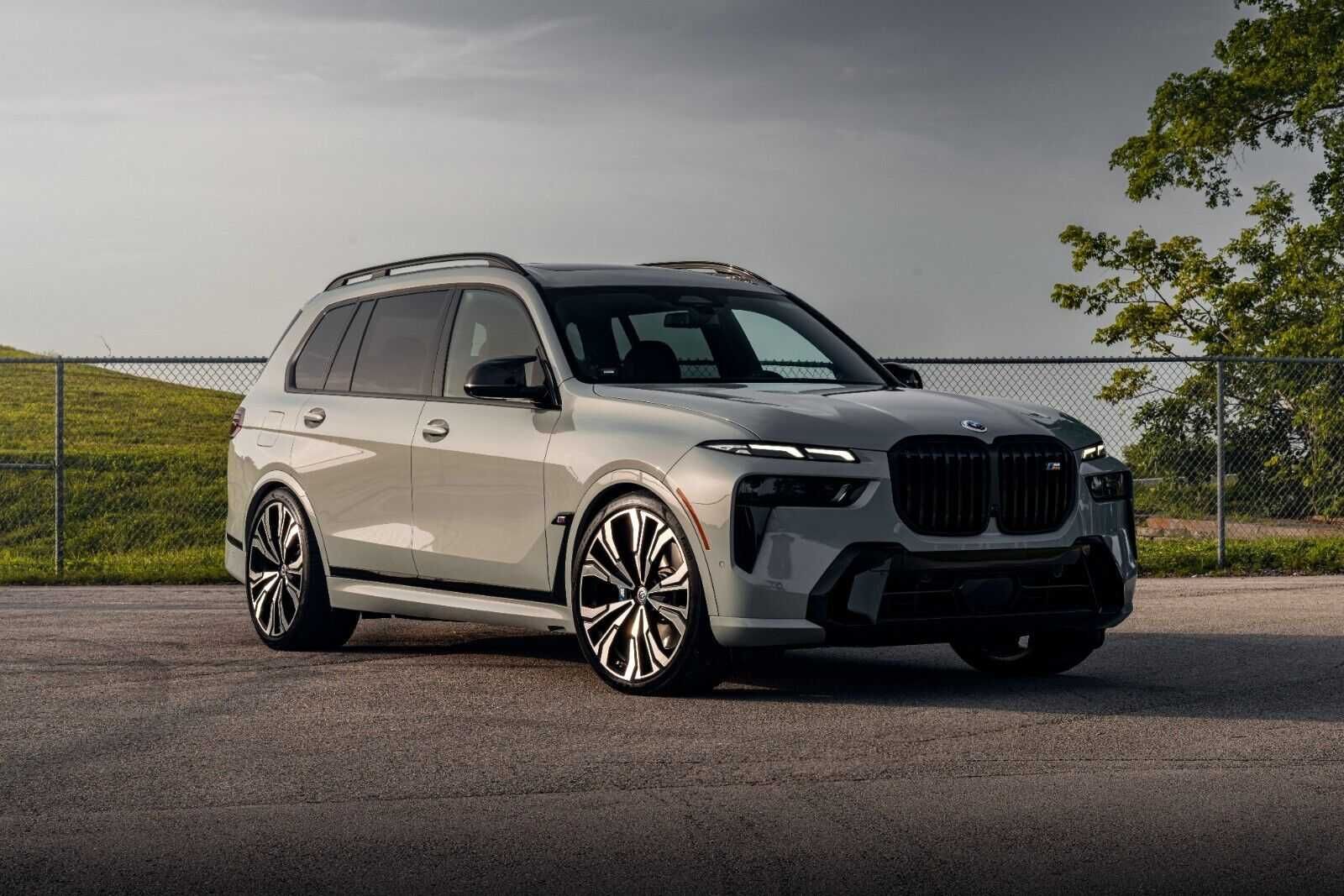 2023 BMW X7 M60i