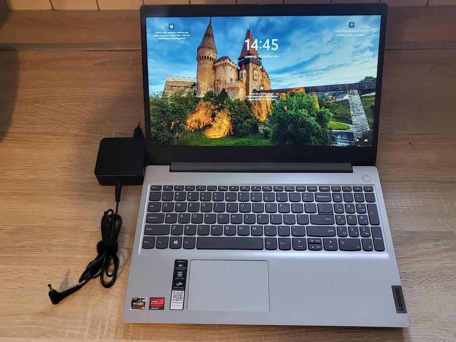 Laptop lenovo ideapad 3 ryzen 5 3500u vega8 2gb