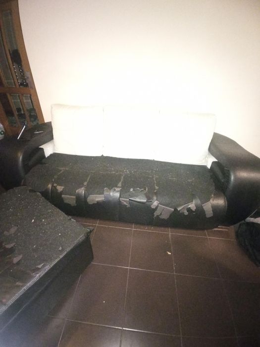 Sofá chaise lounge para restaurar