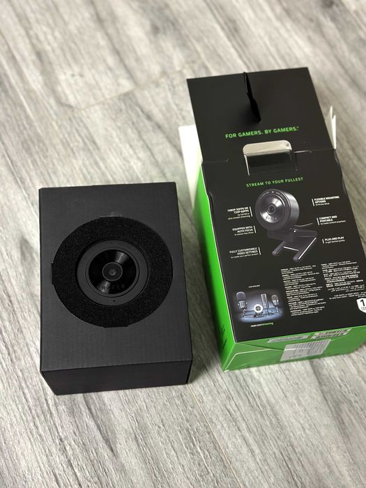 Продам веб-камеру Razer Kiyo X
