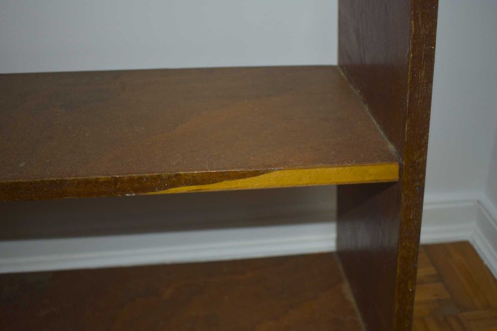 Estante em madeira de parede com 4 prateleiras