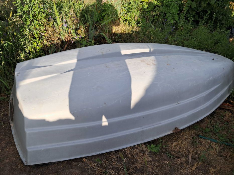 Лодка пластикова ексклюзив. Зроблена під індивідуальне замовлення.