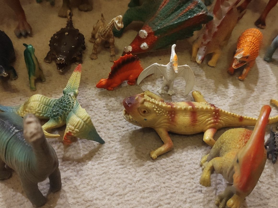 Figurki dinozaurów używane