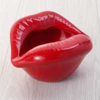 Ceramiczna popielniczka czerwone usta