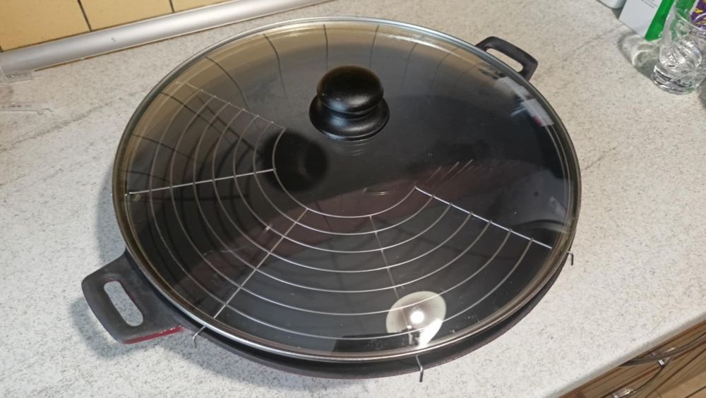 Wok żeliwny duży 36 cm