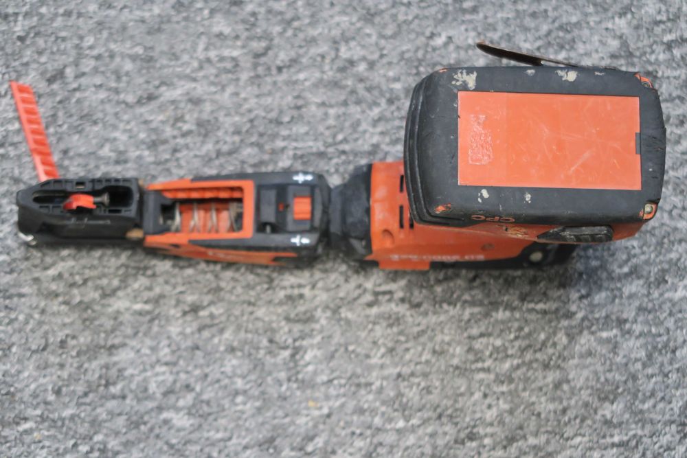 Wkrętarka do płyt HILTI SD 5000-A22, podajnik SD-M2 i bateria 1.6Ah