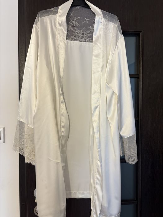 Szlafrok koronkowy satyna