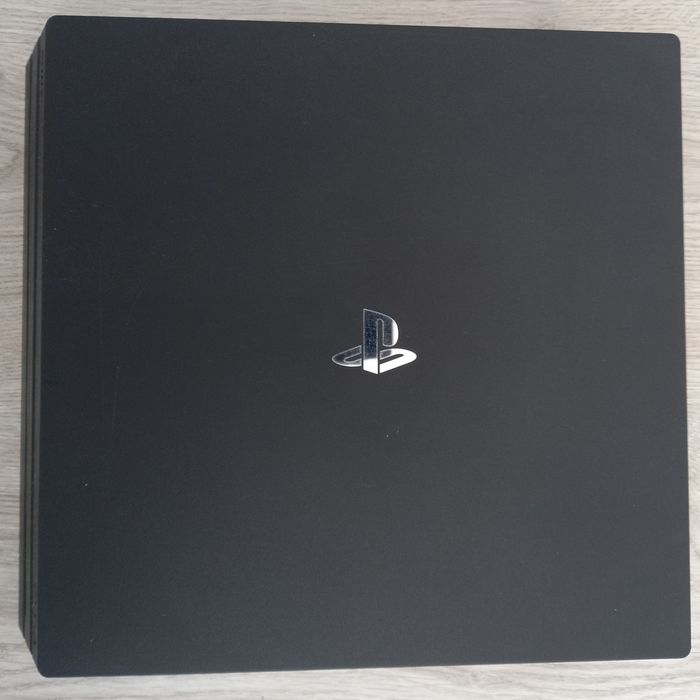 Ps4 pro 1TB CUH-7216B