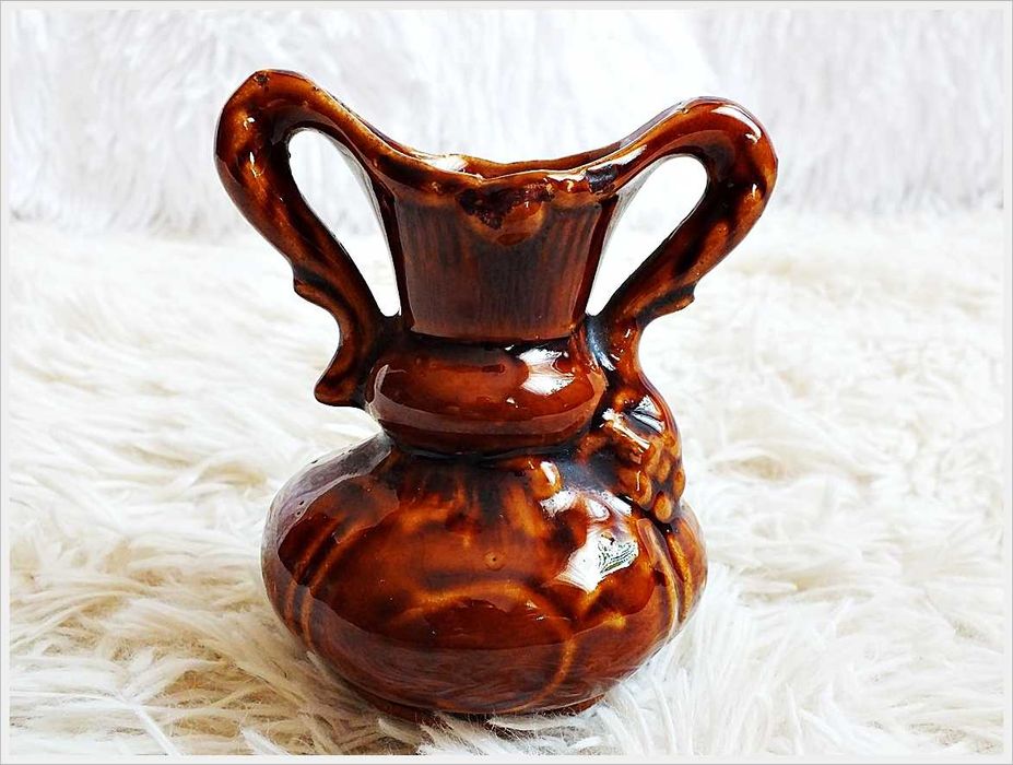Stary wazonik / dzbanuszek ceramiczny Wazon z uszami z lat PRL