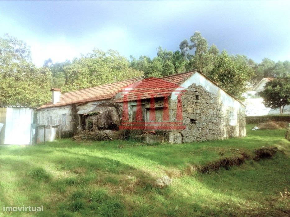 Casa P/ Restauro C/ Terreno De Construção