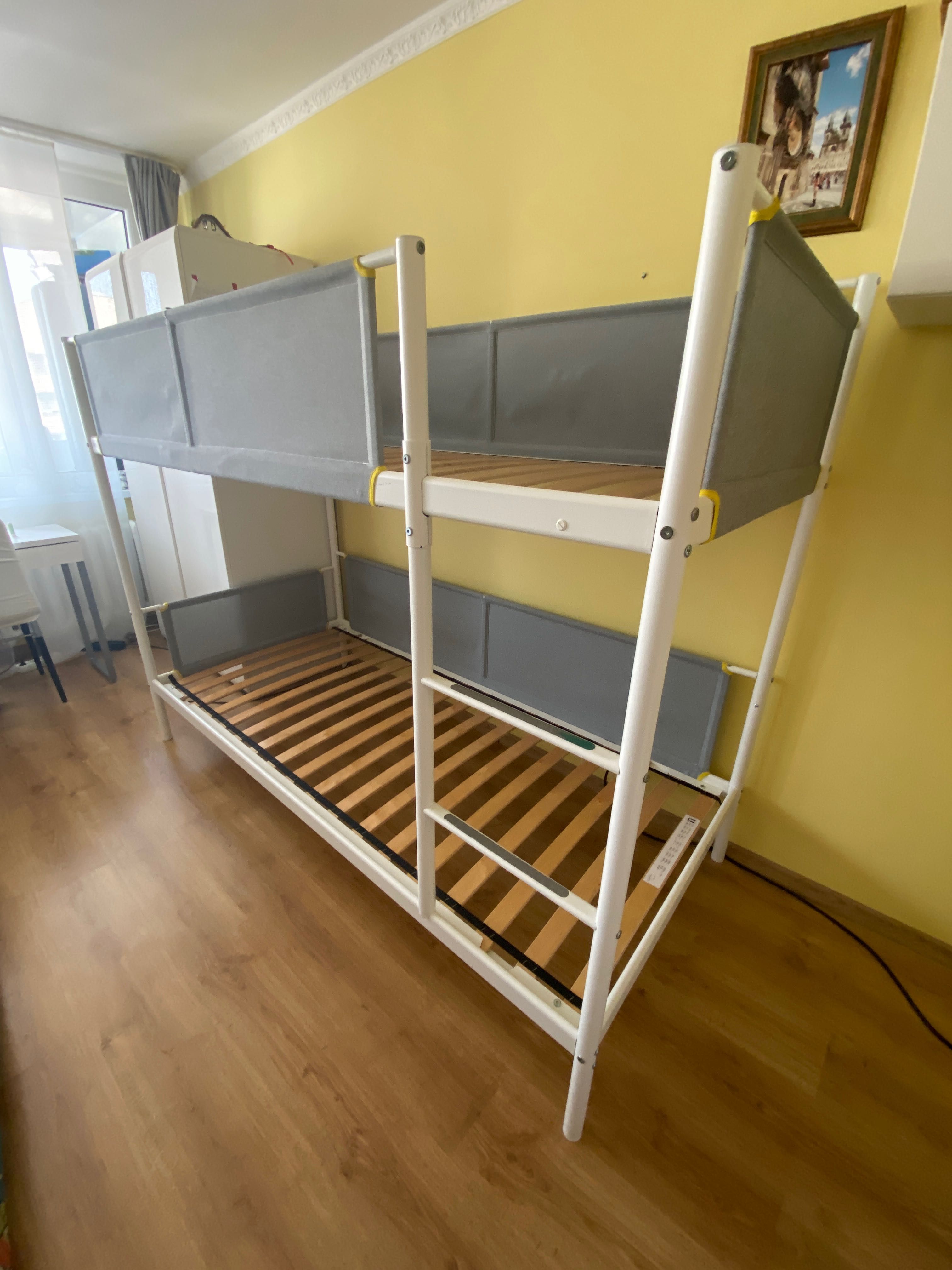 Łóżko piętrowe Ikea + 2 materace Ikea