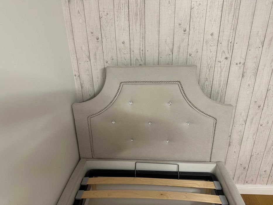 Łóżko tapicerowane z kryształkami  SWAROVSKIEGO 90x200  Stan BDB