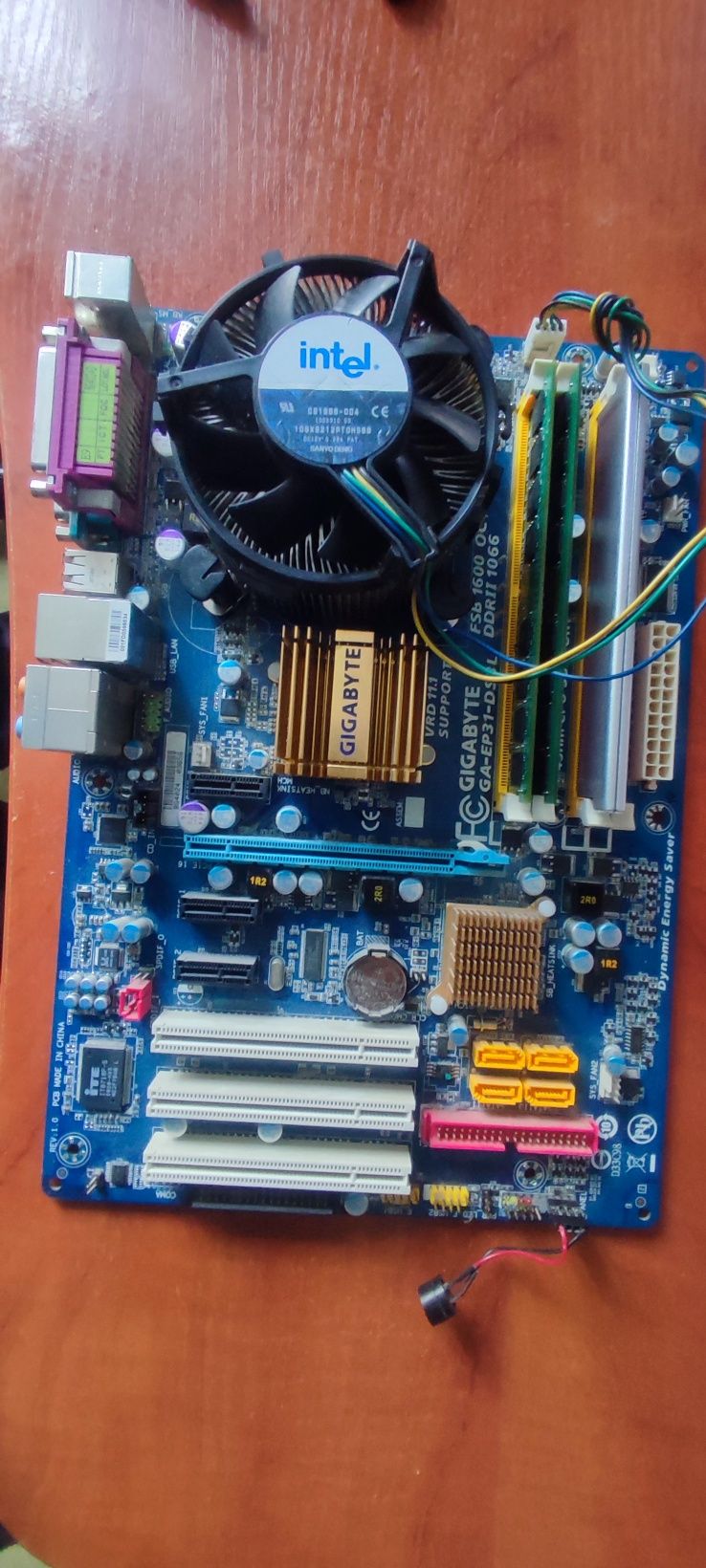 Материнська плата  gigabyte GA-EP31-DS3L для 4-х ядерних cpu 775 сокет