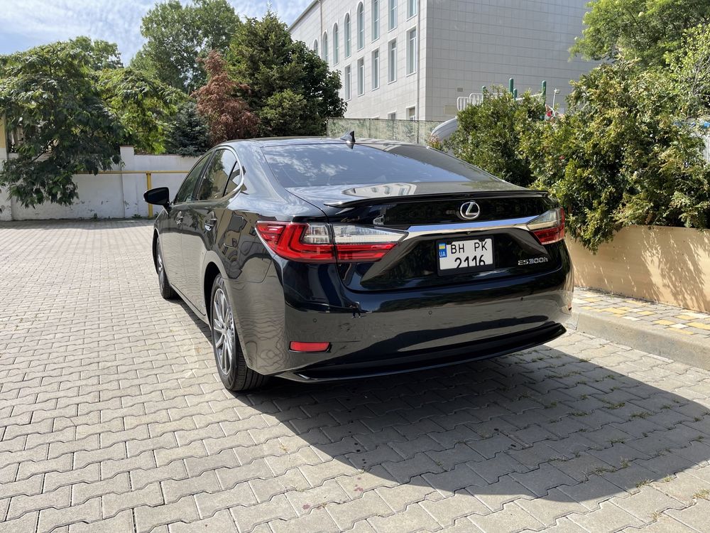 Lexus ES 300h HYBRID