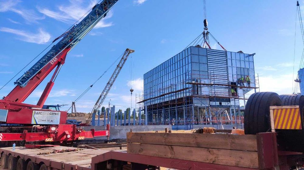 Крани автомобільні та гусеничні в оренду вантажопідємністю 45-200 тонн