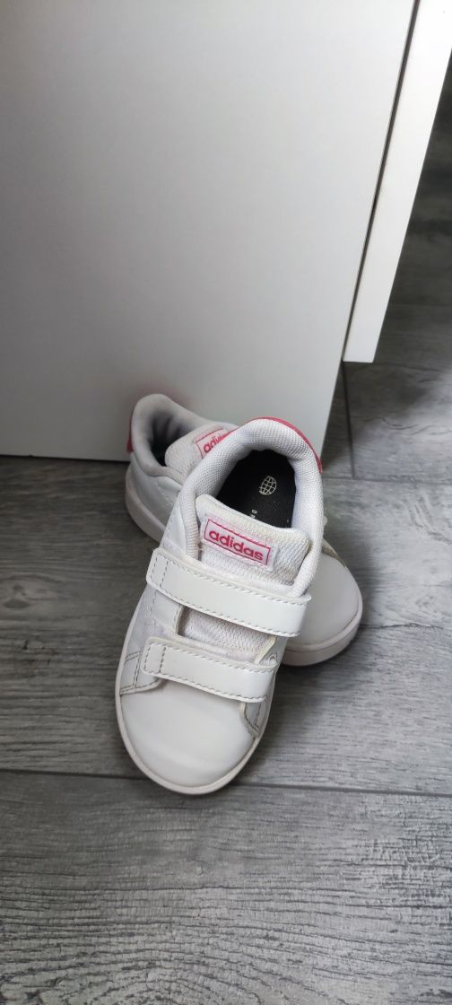 Buciki Adidas dla dziewczynki