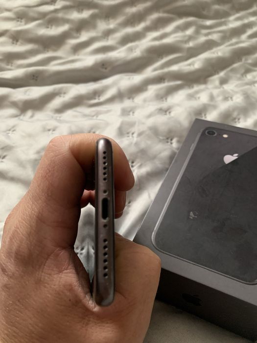 Iphone 8 64 gb гарний стан