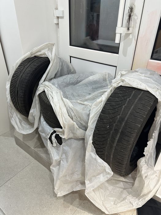 Безкоштовно віддам шини 235/45 R17