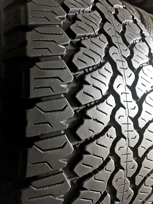 Шини Б/в 285.60.18  1шт General