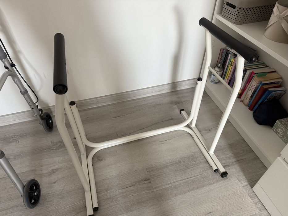 Stojak/Podporka/uchwyt do toalety dla niepelnosprawnych