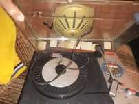 Gramofon z odbiornikiem radiowym
