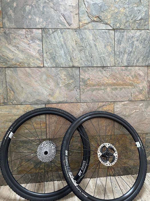 Kola gravel dtswiss 1800 xdr opony pirelli 35mm