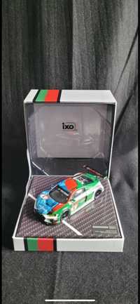Audi R8 IXO em caixa de exposicao