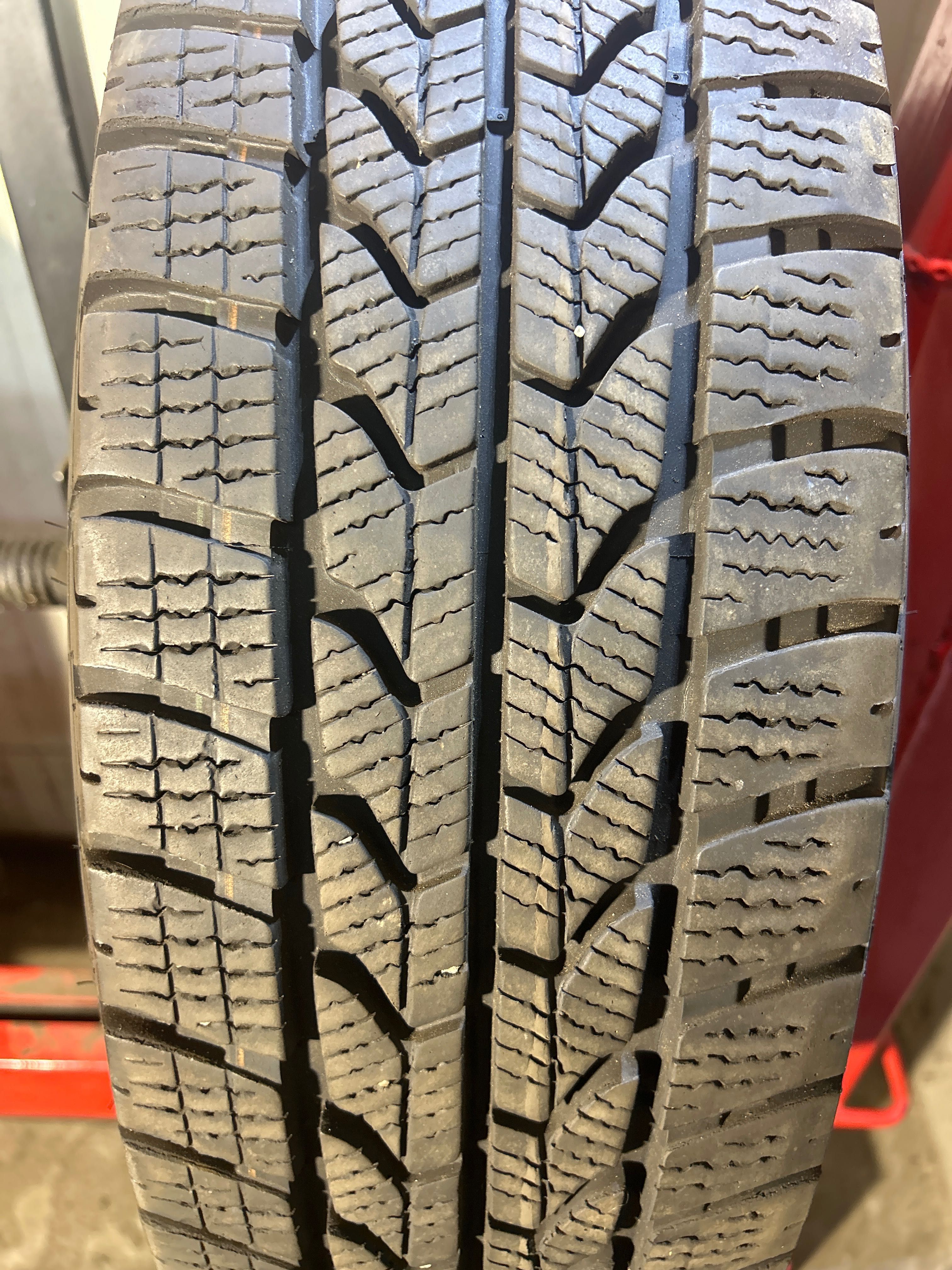 Goodyear Ultra Grip Cargo 225/75/16c 121/120R
