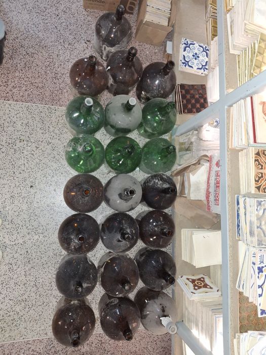 22 garrafões antigos