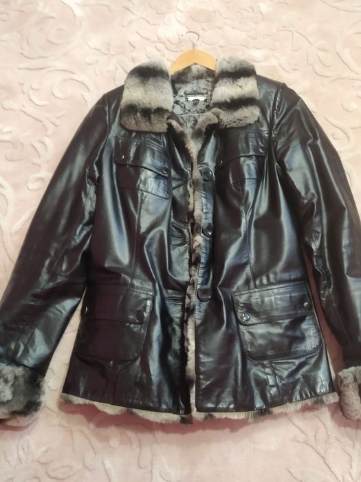 Продаю шкіряну жіночу куртку