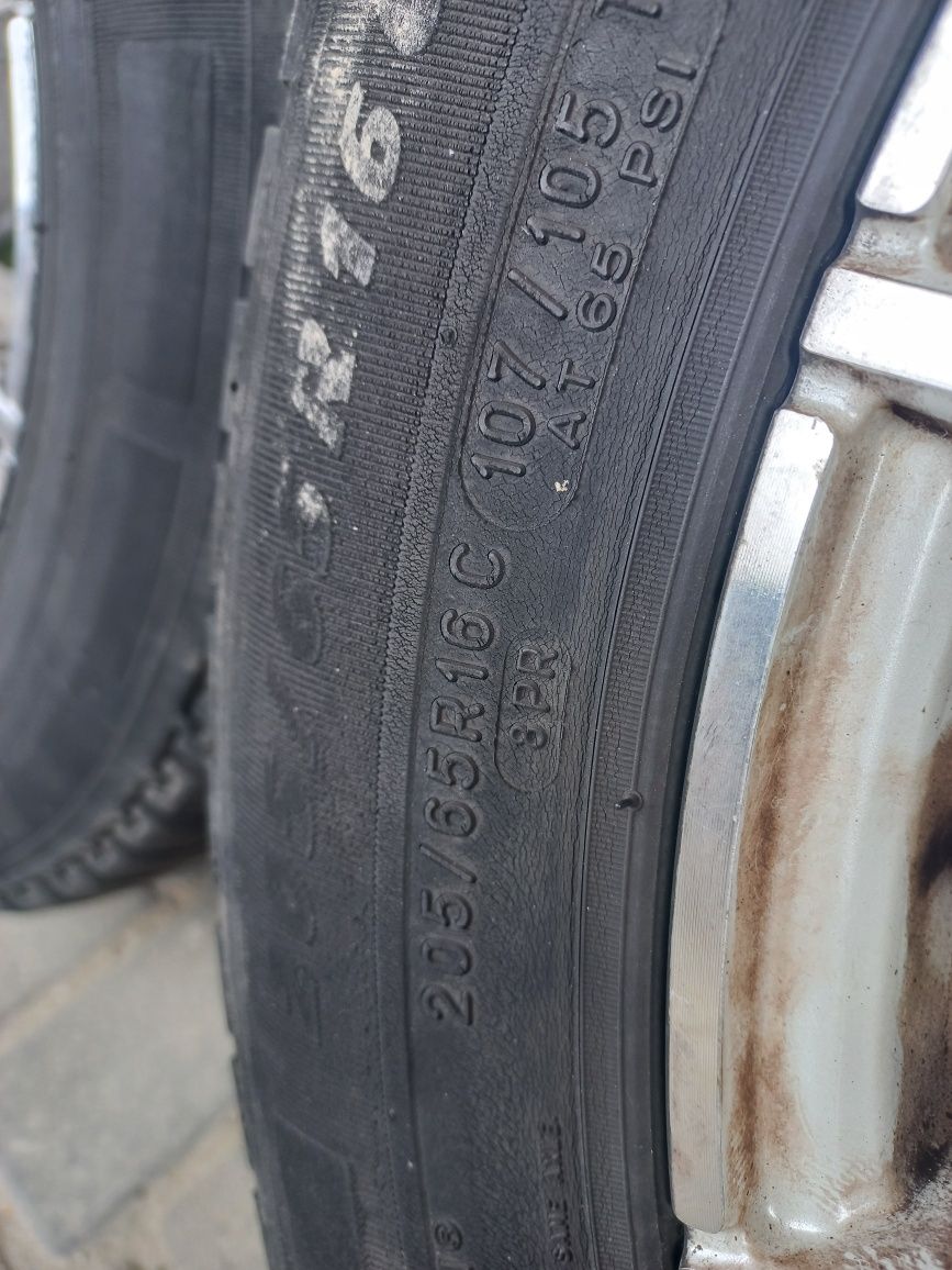 Продам решину Michelin!  диски. 205/65/16 C