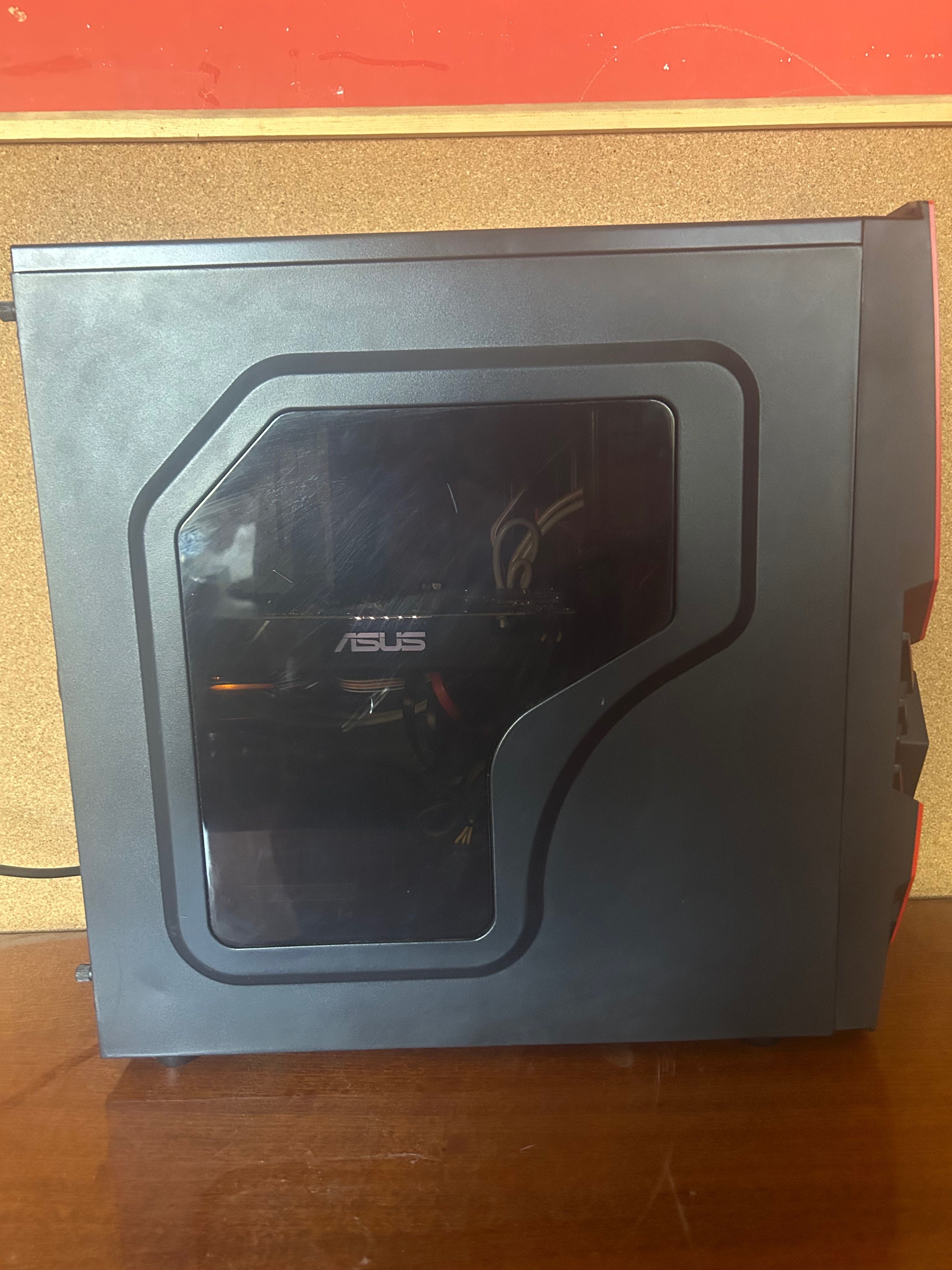 Komputer Asus. W bd stanie technicznym