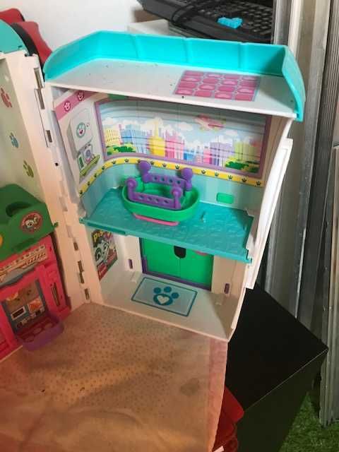 Pinipom - Casa e casa das sereias