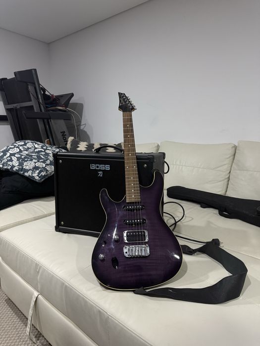 Amplificador Boss e Guitarra Eletrica Ibanez