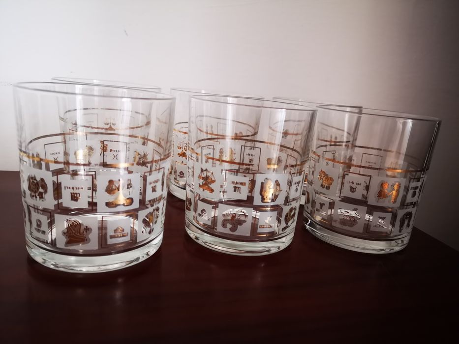 6 copos de whiskey