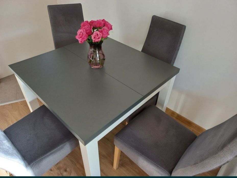 Drewniany stół rozkładany 90x90