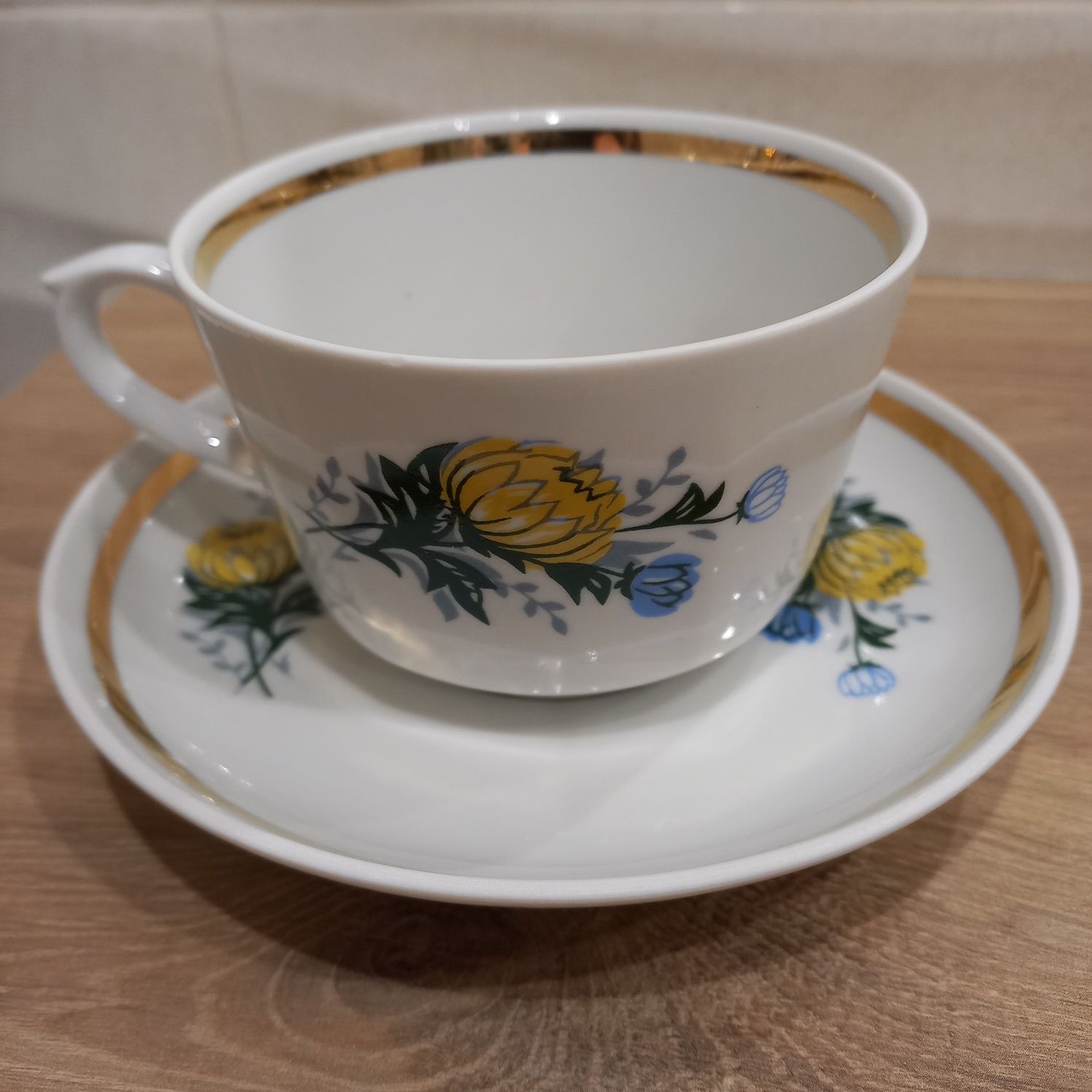 Komplet porcelany DDR Kahla – 6 filiżanek + 6 spodków – lata 80-te