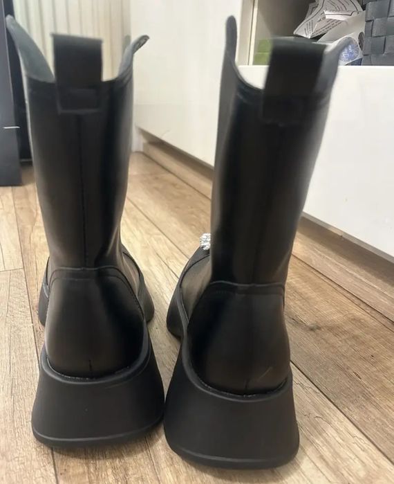 Botki z kryształkami