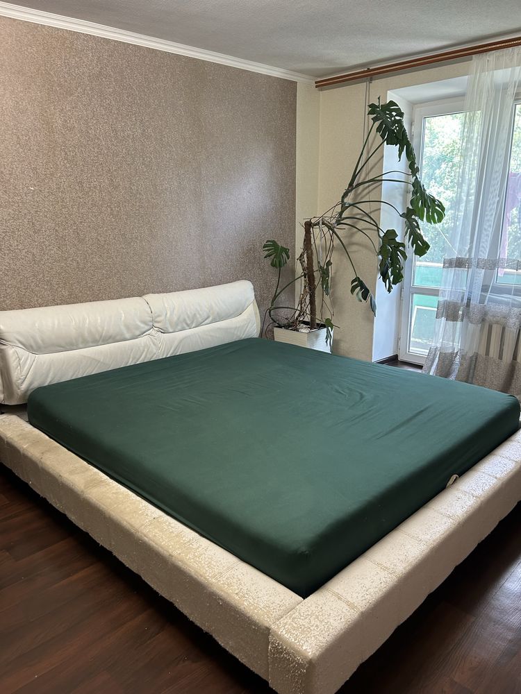 Продам кровать 210 на 250 /